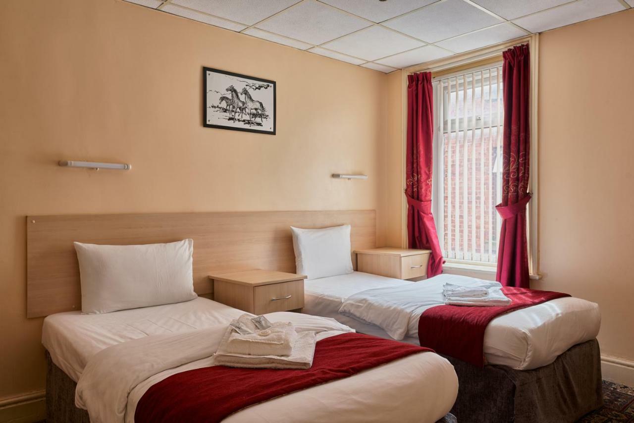 The Dukeries Hotel - Blackpool — Photos 1